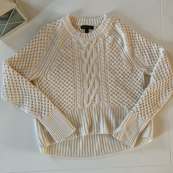 Banana Republic Sweaters - Banana republic cableknit sweater